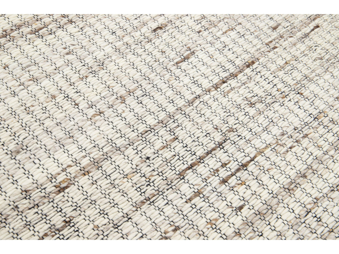 Modern Westport Collection Wool Rug 5 X 8
