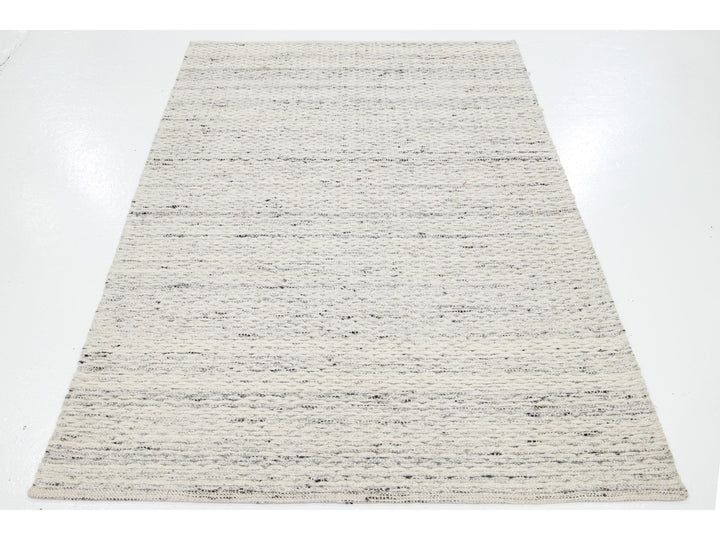 Modern Westport Collection Wool Rug 5 X 8