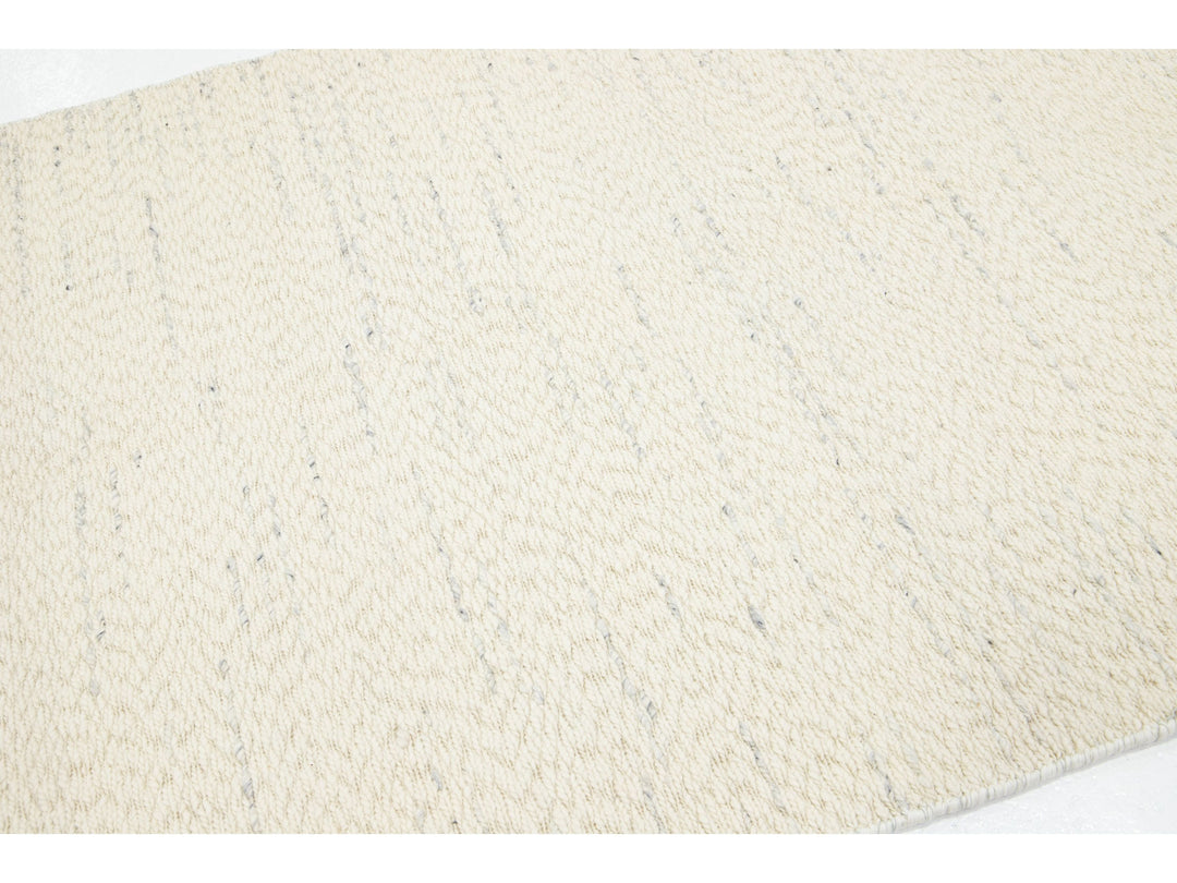 Modern Westport Collection Wool Rug 5 X 8