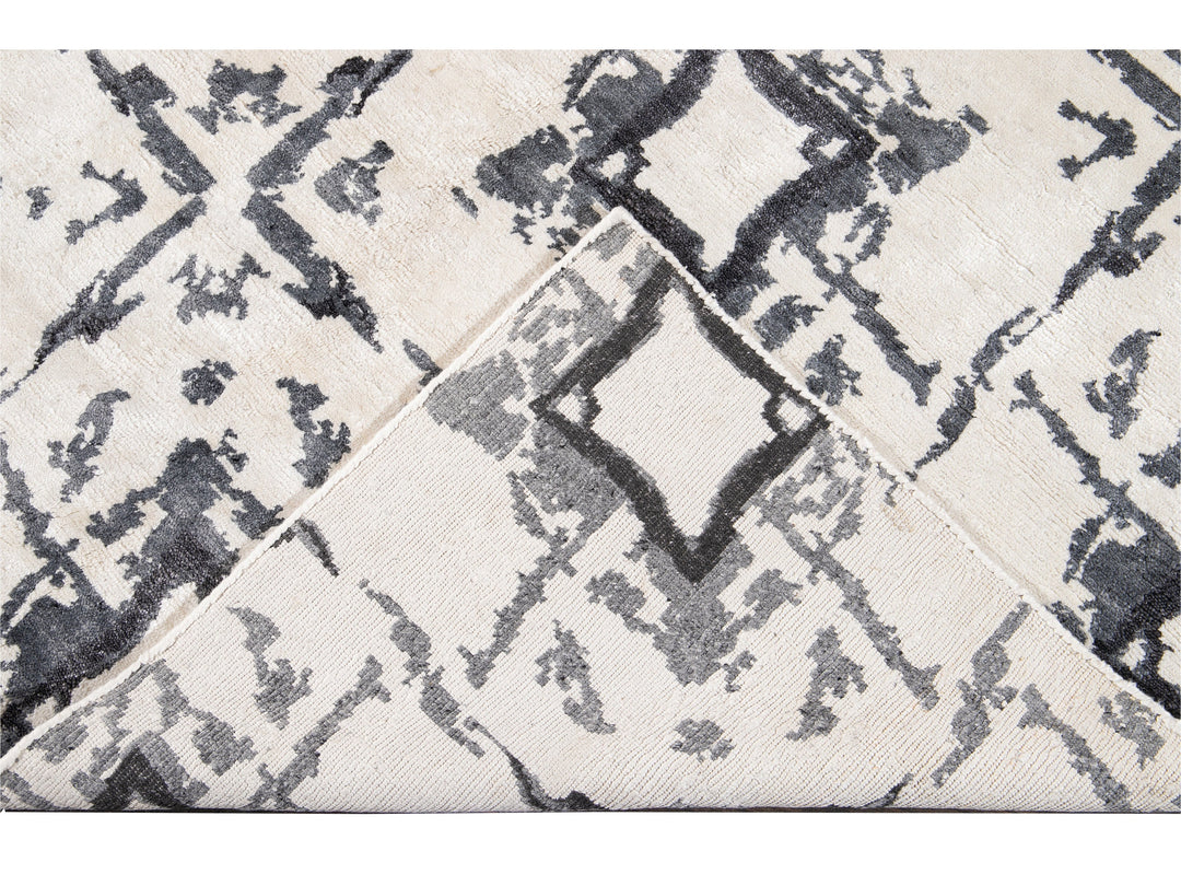 21st Century Modern Wool and Silk Rug 8' x 10'