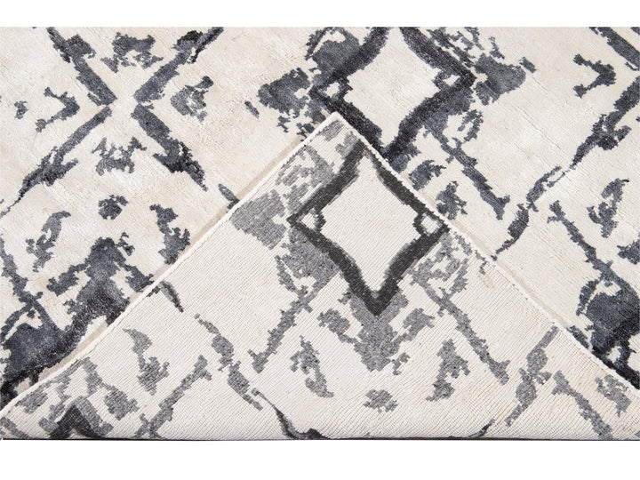 21st Century Modern Wool and Silk Rug 8' x 10'