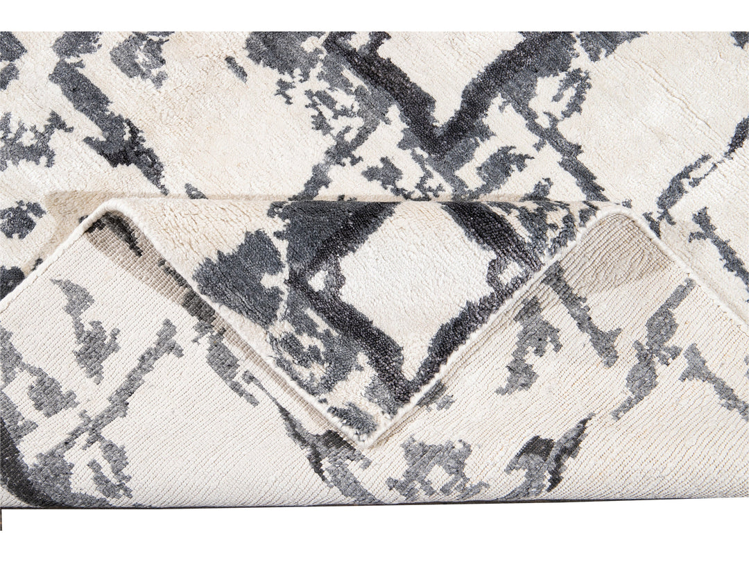 21st Century Modern Wool and Silk Rug 8' x 10'
