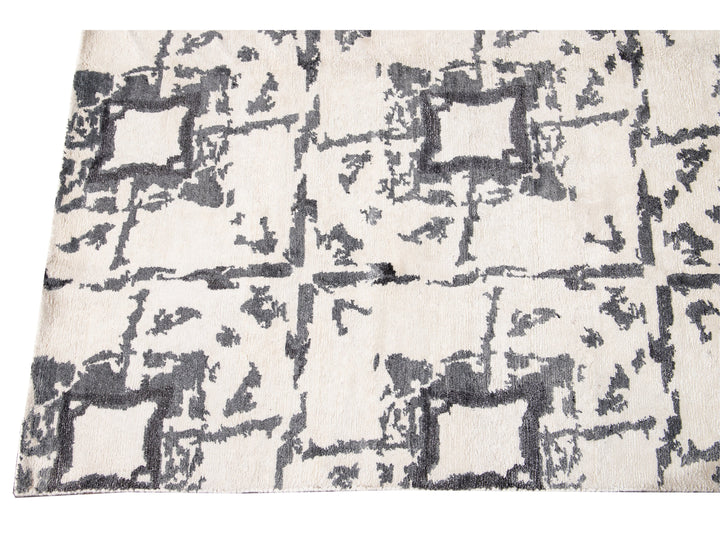 21st Century Modern Wool and Silk Rug 8' x 10'