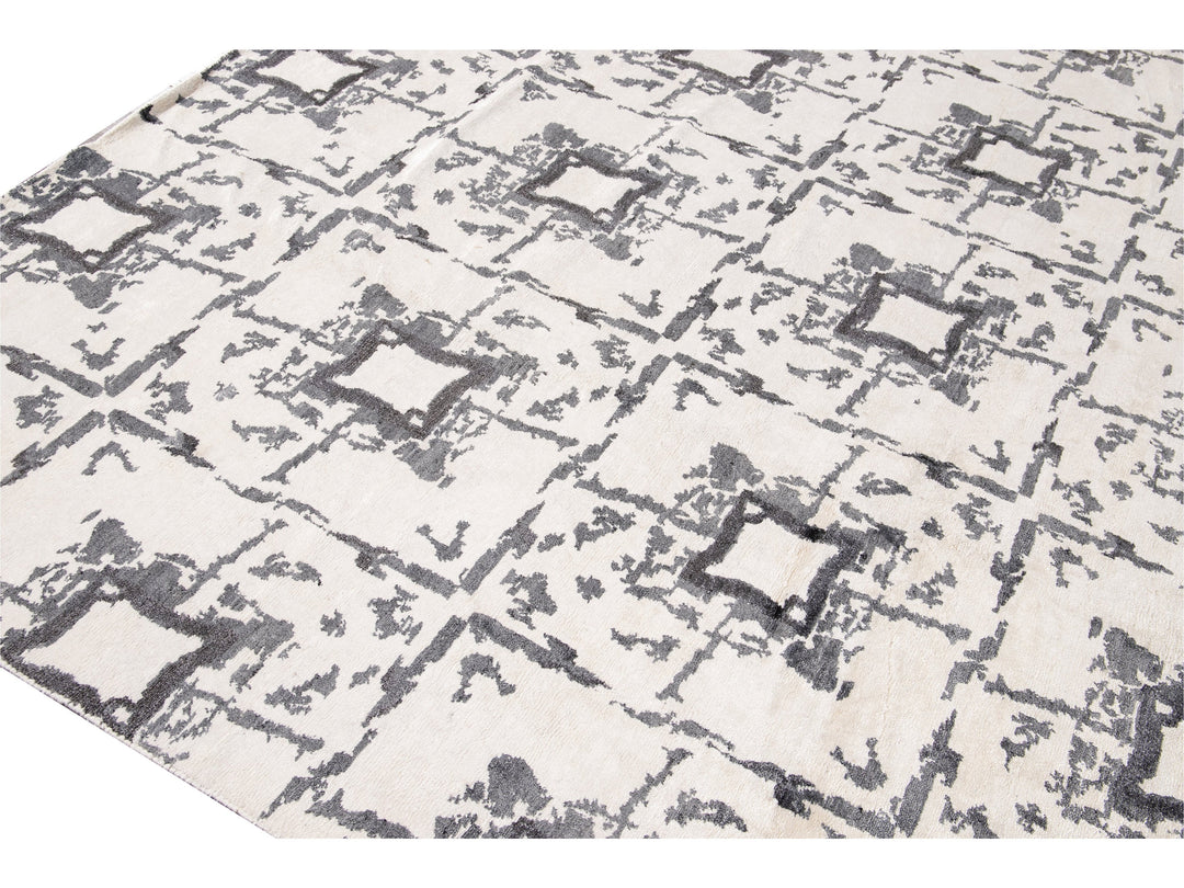 21st Century Modern Wool and Silk Rug 8' x 10'
