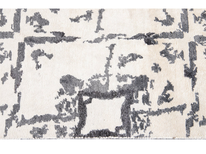 21st Century Modern Wool and Silk Rug 8' x 10'