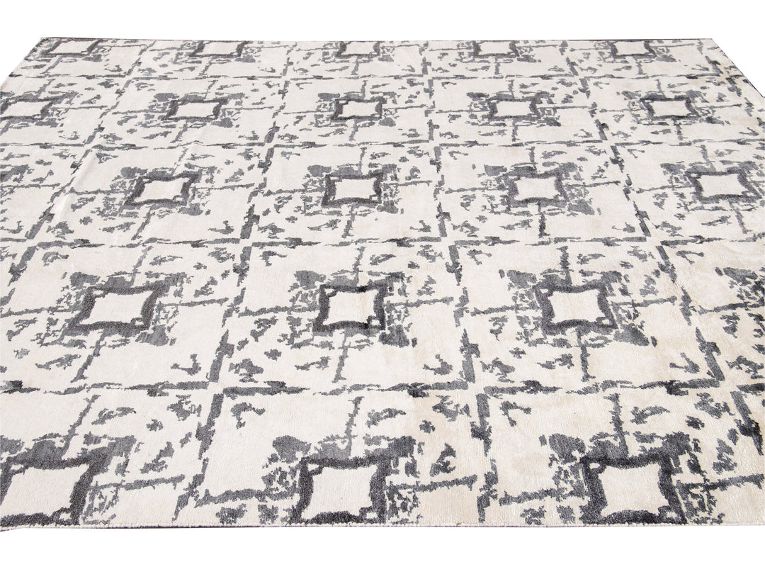 21st Century Modern Wool and Silk Rug 8' x 10'