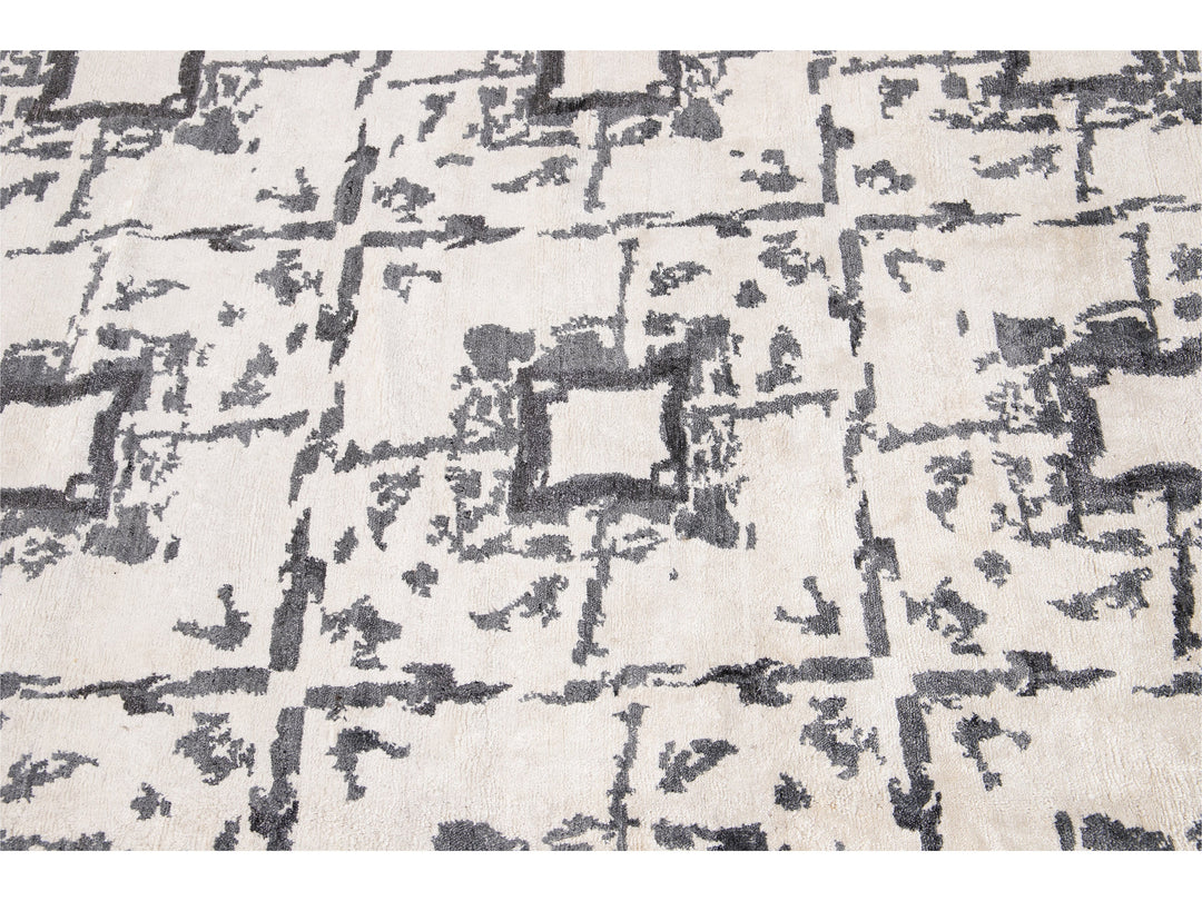 21st Century Modern Wool and Silk Rug 8' x 10'
