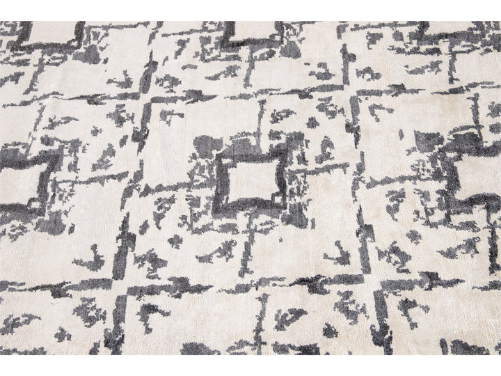 21st Century Modern Wool and Silk Rug 8' x 10'