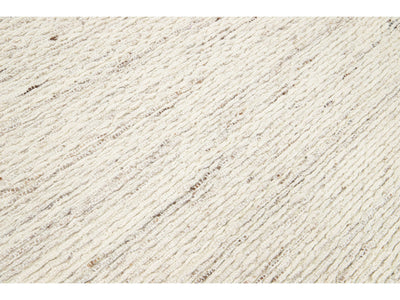 Modern Westport Collection Wool Rug 5 X 8