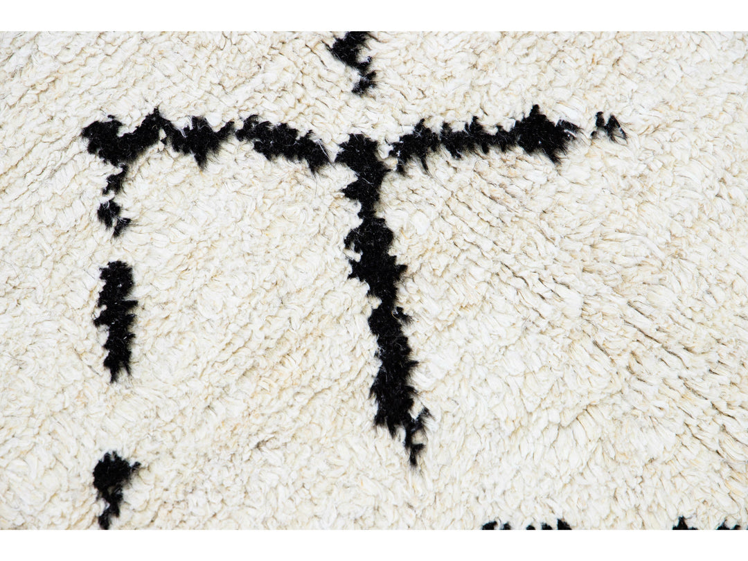 Modern Moroccan Wool Rug 6 X 9